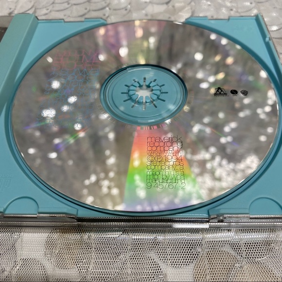 Madonna - Bedtime Stories - Picture 5 of 11